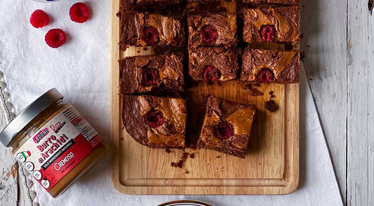 Brownies al cioccolato, burro d'arachidi e lamponi